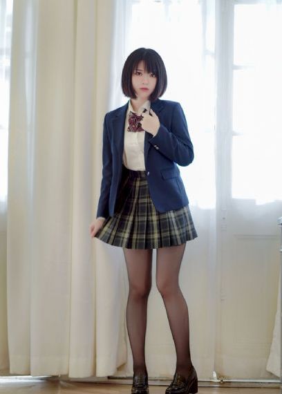 欧美潮男西装街拍_BD英语免费观看最新