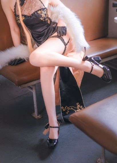 日韩职业装美女图片_超清BD在线观看