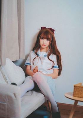 欧美街拍女短牛仔裤_4K手机在线看